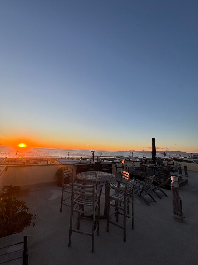 137 27th St, Unit C in Hermosa Beach, CA - Foto de edificio - Building Photo