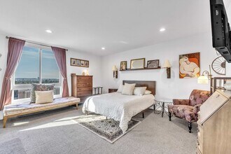 7320 Hawthorn Ave, Unit 422 in Los Angeles, CA - Building Photo - Building Photo