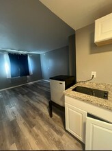 111 S Summit St, Unit 202 in Toledo, OH - Foto de edificio - Building Photo