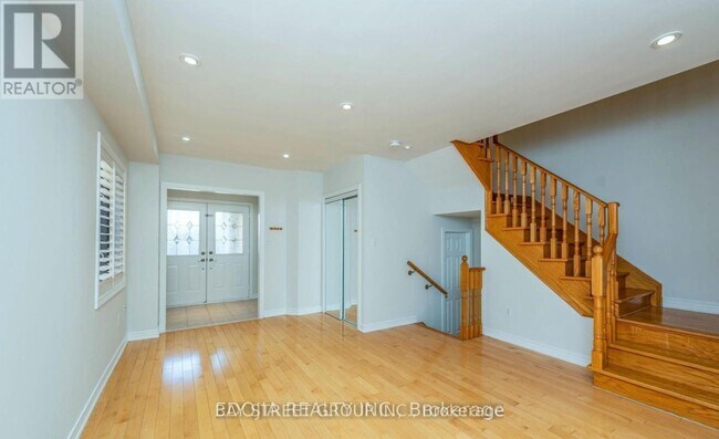 130 Royal Appian Crescent in Vaughan, ON - Building Photo - Building Photo