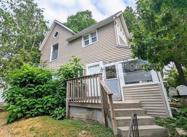 property at 716 Kellogg St SE