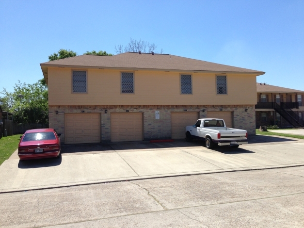 3415 Lantern Ln in Baytown, TX - Foto de edificio