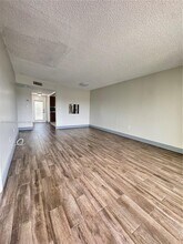 8515 Sunrise Lakes Blvd in Sunrise, FL - Building Photo - Building Photo