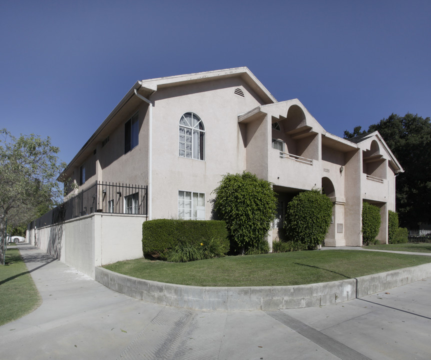 11255 Oxnard St in North Hollywood, CA - Building Photo