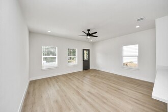 1314 W Willis St in Alvin, TX - Building Photo - Building Photo