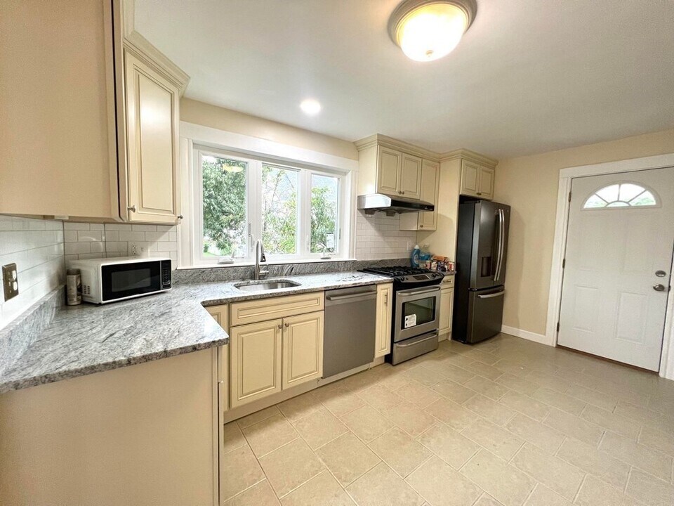 164 Marlboro St, Unit 1 in Quincy, MA - Building Photo