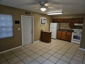 2730 NE 49th Ave, Unit 2 in Ocala, FL - Foto de edificio - Building Photo