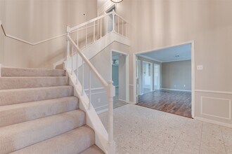 5019 Oak Shadows Dr in Houston, TX - Foto de edificio - Building Photo