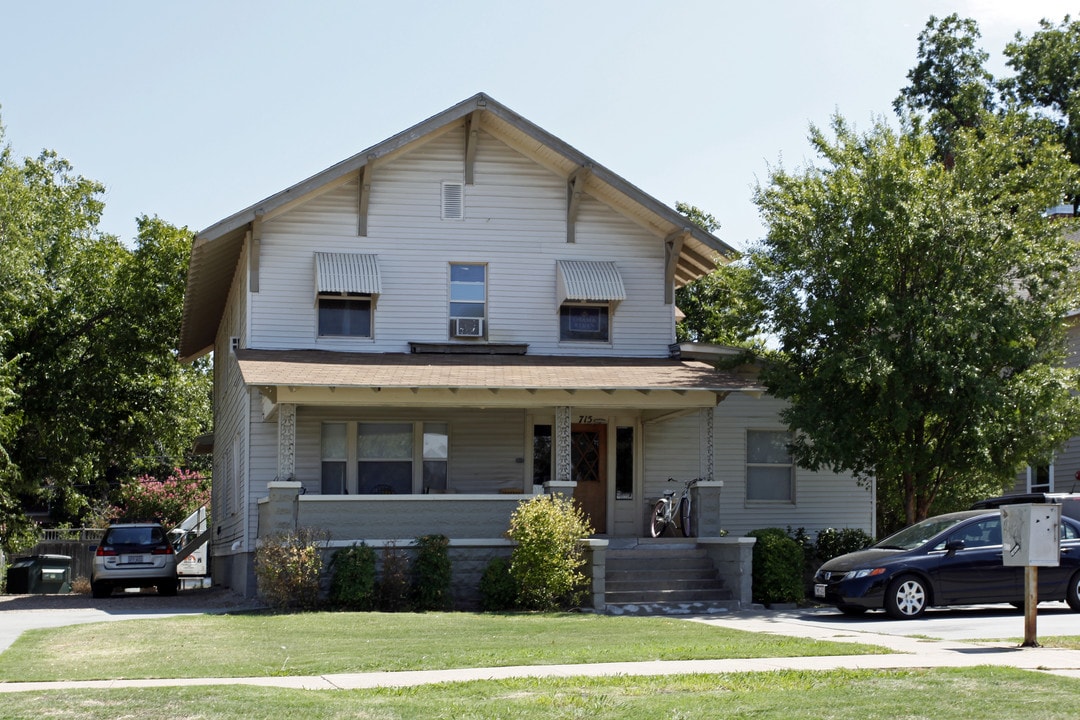 715 Asp Ave in Norman, OK - Foto de edificio