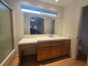 952 Scotland St in Lemoore, CA - Building Photo - Building Photo