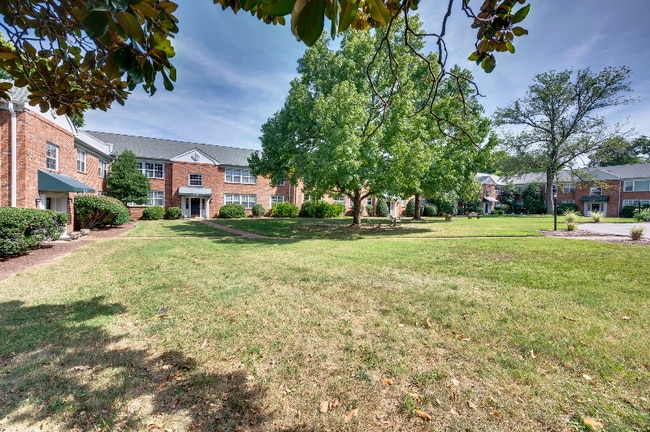 1112 Clifton Ln