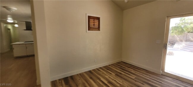 7664 Angel Crest Cir