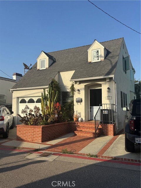 property at 1924 Loma Dr