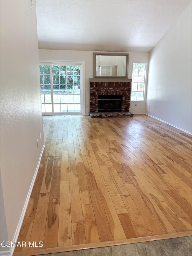 5531 Barnard St in Simi Valley, CA - Foto de edificio - Building Photo