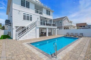 13 5th Ave in Seaside Heights, NJ - Building Photo