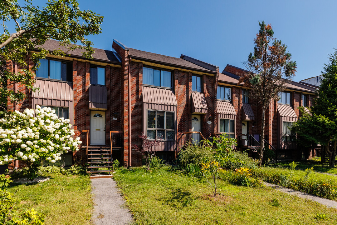 3600-3790 Saint-Jacques Rue in Montréal, QC - Building Photo