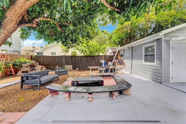 107 SW 2nd St in Dania Beach, FL - Building Photo - Building Photo