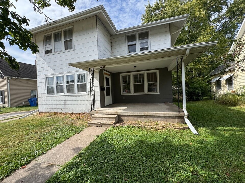 1037 29th St in Moline, IL - Building Photo