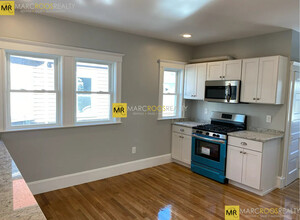 17 Berwick Rd, Unit 1 in Medford, MA - Building Photo - Building Photo