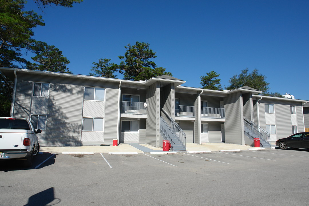 College Courtyard in Niceville, FL - Foto de edificio