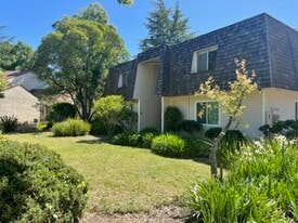 2740 Tachevah Dr, Unit Sunny Apartment in Santa Rosa, CA - Building Photo