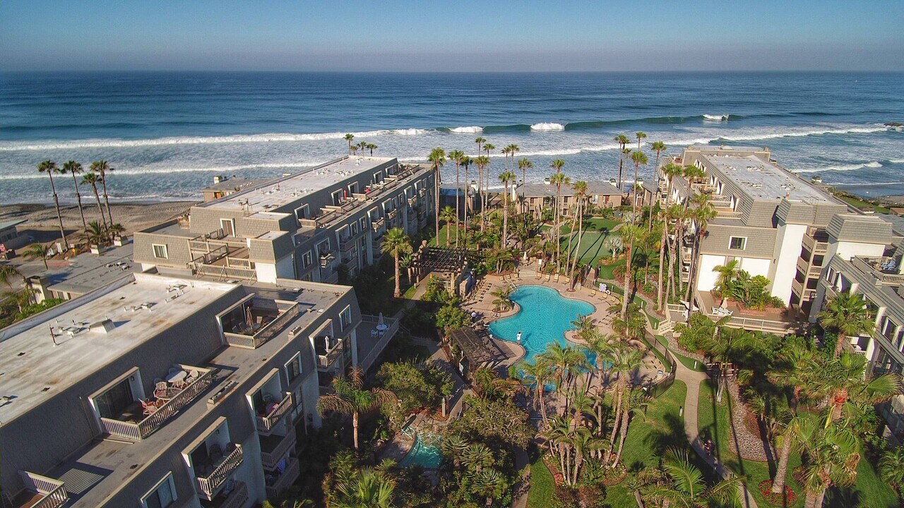 999 N Pacific Street in Oceanside, CA - Building Photo