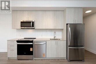 3250 Carding Mill Trail in Oakville, ON - Building Photo - Building Photo