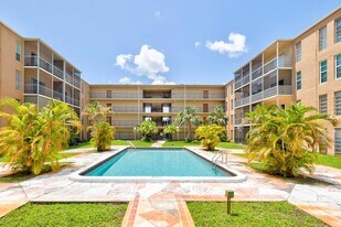 4848 NW 24th Ct, Unit 232 in Lauderdale Lakes, FL - Building Photo