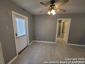 327 Bexar Dr in San Antonio, TX - Building Photo - Building Photo