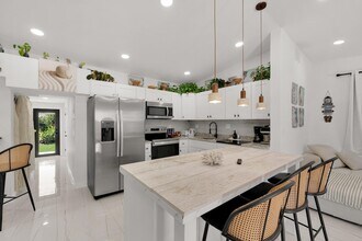 1433 NE 53rd Ct in Pompano Beach, FL - Foto de edificio - Building Photo
