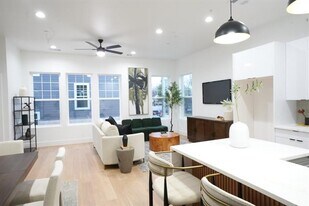 629 N Tyler St in Dallas, TX - Building Photo