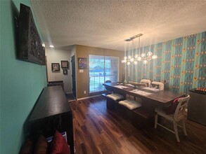 2008 Wooten Dr in Austin, TX - Building Photo - Building Photo