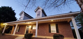 807 W Longleaf Dr, Unit 43 in Auburn, AL - Building Photo