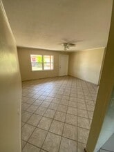 325 W Merritt Ave in Merritt Island, FL - Building Photo - Building Photo