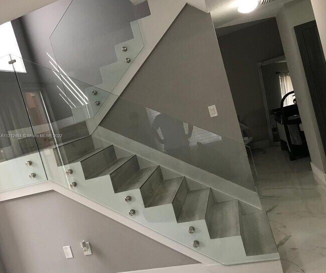 10668 SW 6th St in Pembroke Pines, FL - Building Photo - Building Photo