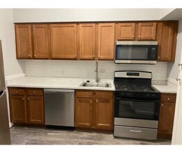 833 N Fulton Ave-Unit -1F Available W/Bath $900 in Baltimore, MD - Building Photo - Building Photo