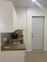 2141 N 58th Ave in Hollywood, FL - Building Photo