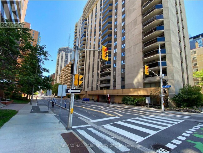 property at 470 Laurier Ave W