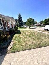 18028 Empire Ave in Eastpointe, MI - Building Photo - Building Photo