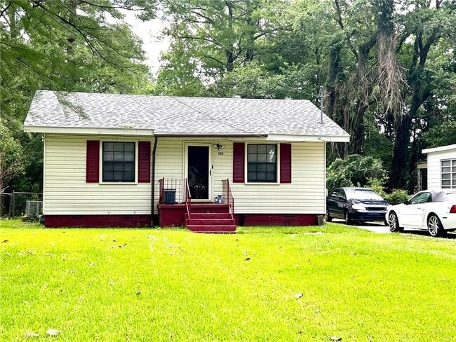 property at 955 Cloverdale Dr