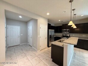 7028 Buroak Ct in Jacksonville, FL - Building Photo - Building Photo