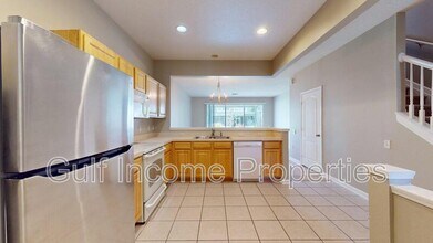 8331 72nd St E in Bradenton, FL - Foto de edificio - Building Photo