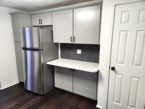 11 Van Wagner Rd, Unit 1 in Arlington, NY - Building Photo - Building Photo