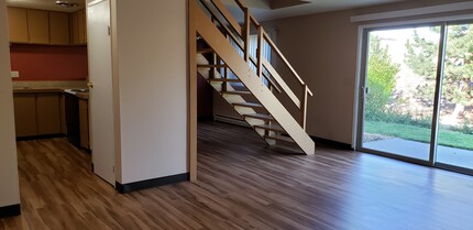 Aspen Circle Apartments in Ellensburg, WA - Building Photo - Building Photo