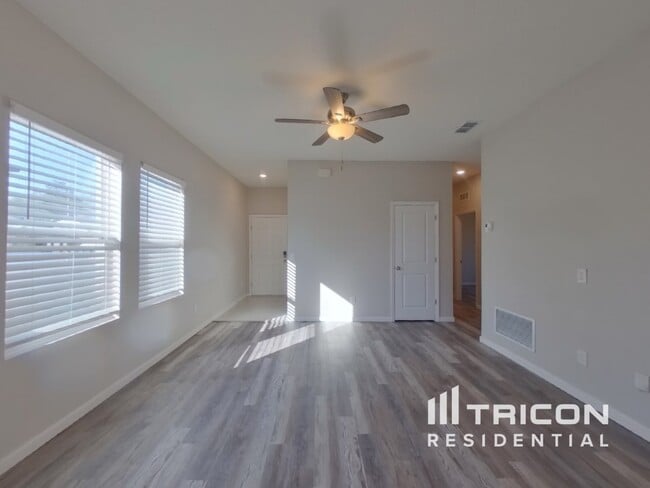 1073 Cades Cv Wy in DeLand, FL - Building Photo - Building Photo