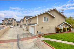 9888 Cole Rd in Whittier, CA - Foto de edificio - Building Photo