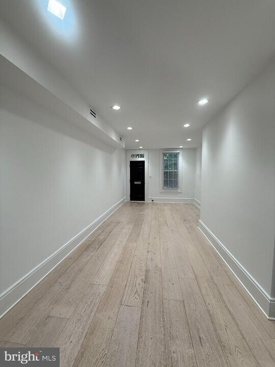 1664 Avon Pl NW in Washington, DC - Building Photo