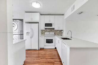 1655 NE 115th St, Unit 40-B in Miami, FL - Building Photo - Building Photo