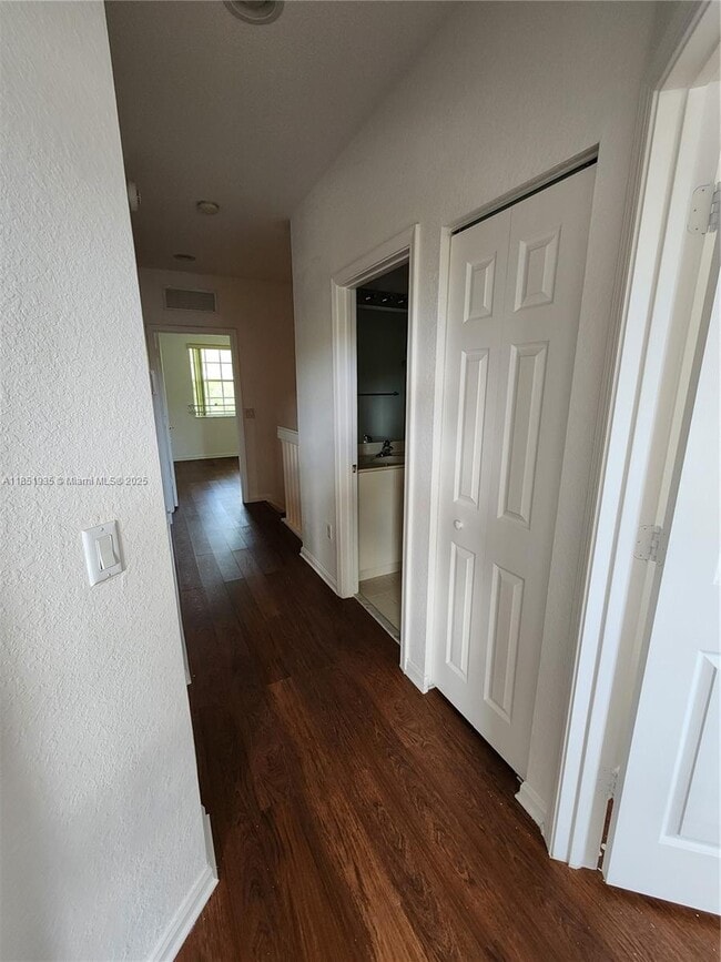 2762 SW 85th Ave in Miramar, FL - Foto de edificio - Building Photo