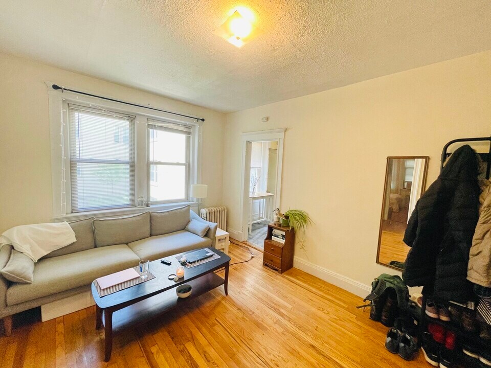 120 Brainerd Rd, Unit 18 in Allston, MA - Foto de edificio